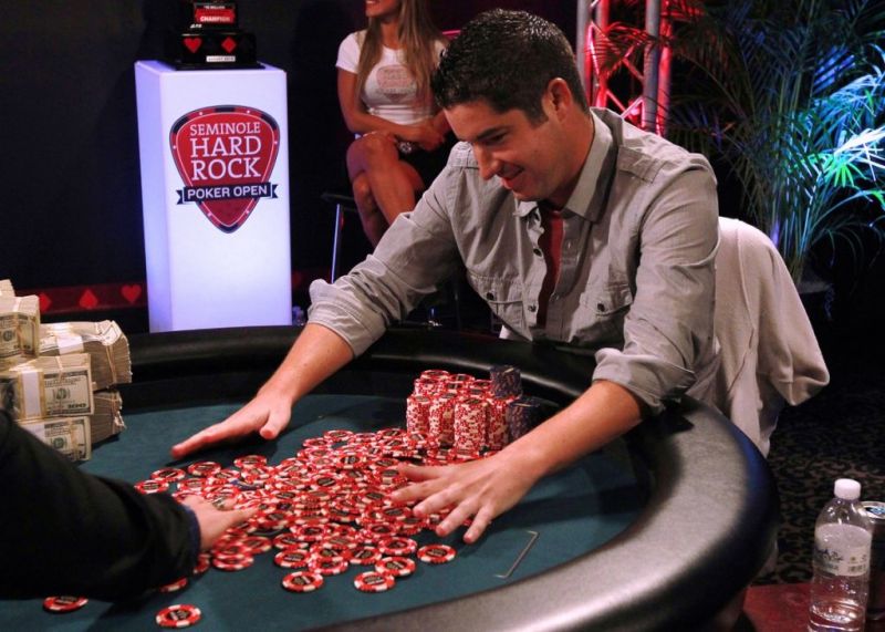 Hands #201-205: Blair Hinkle Retakes the Lead With a 17.55M Pot