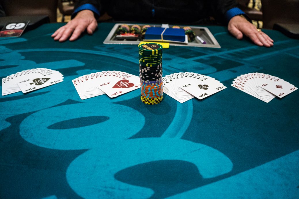 How Do You Split The Pot In A Poker Game?