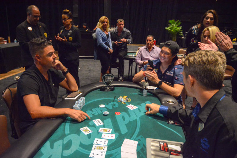 Randall Fernandez (left) and Johnny Pham in the final hand. Pham recorded video of the final moments on his phone.