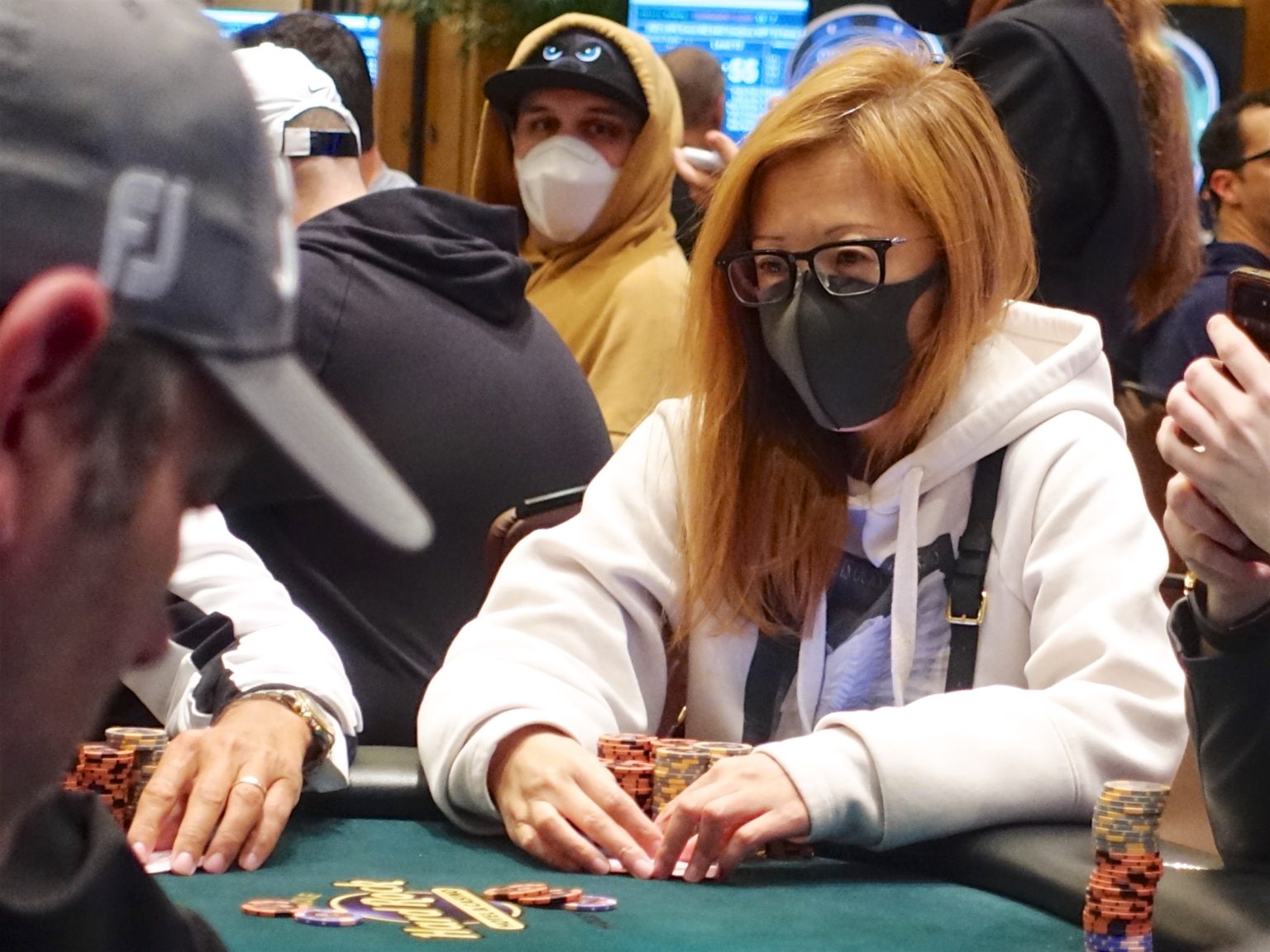 Event 19 Min Zhang Leads the Field After Dinner with 306,000